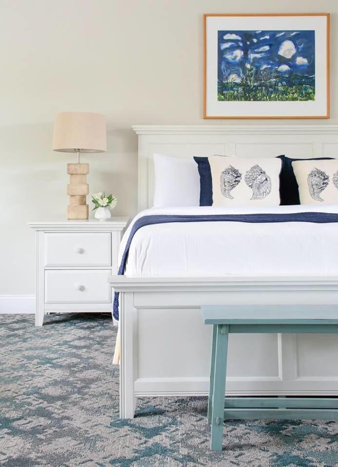Superior King Room interior